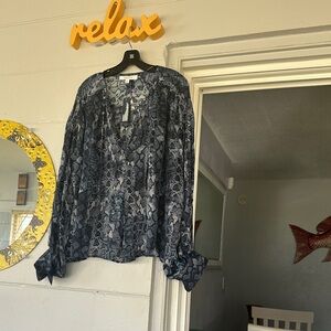 Relaxed V-Neck Snake-Print Blouse in Blue